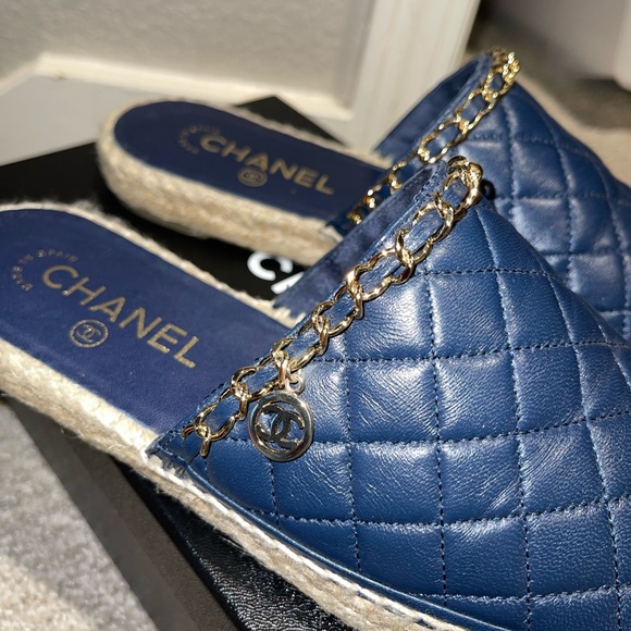 CHANEL QUILTED ESPADRILLE MULE W CHAIN - Picture 4 of 8